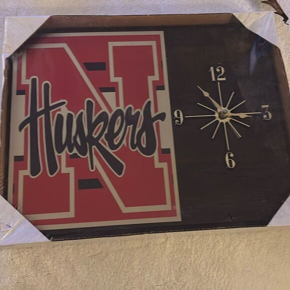 NWT Vintage Nebraska Cornhusker's Wood Plaque Clock 12”X 15” MCM Bar man‎ cave - Picture 2 of 4